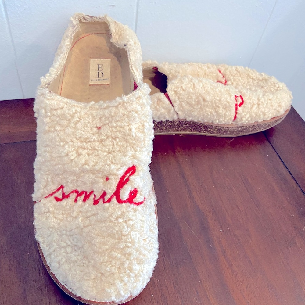 ED Ellen Degeneres brand. Sheep like texture, with the word “smile”